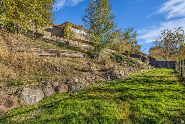 9968 S BLOSSOM DR, Sandy, UT 84092