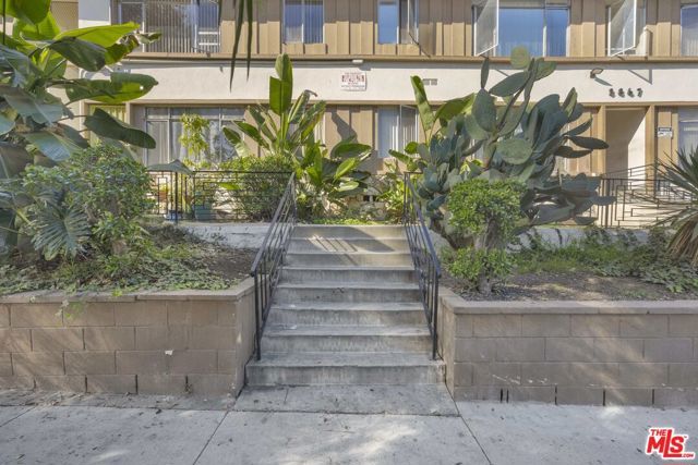 3867 Potomac Avenue, Los Angeles, CA 90008