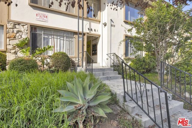 3867 Potomac Avenue, Los Angeles, CA 90008