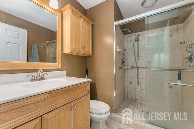 18 N Sheffield Court, North Brunswick, NJ 08902