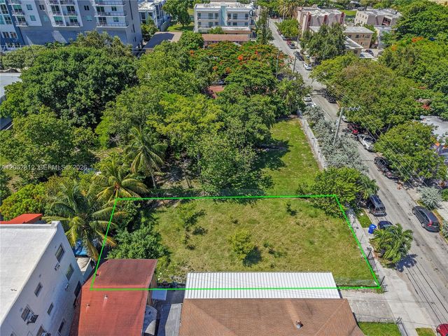120 NW 7th Ave, Miami, FL 33128