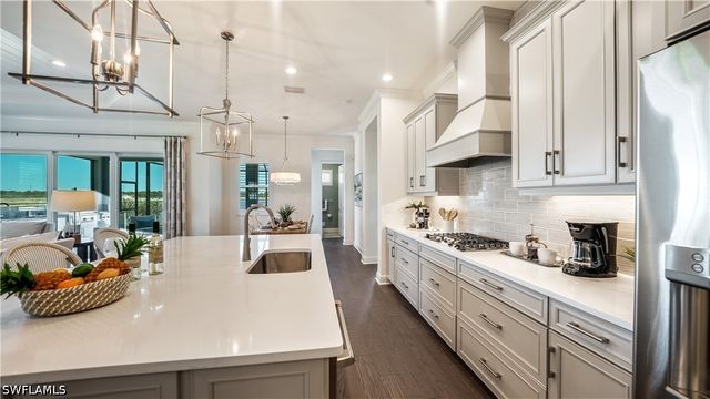4691 SkySail DR, Naples, FL 34120