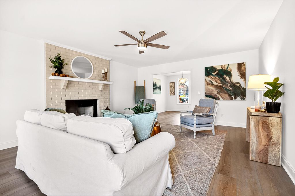 Image 14 of property listing at 1017 Crooked Stick Court, Summerville, SC 29483