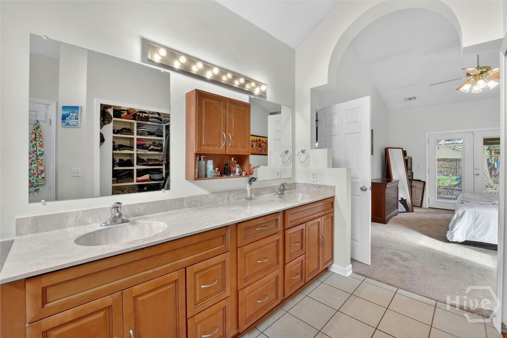 Image 10 of property listing at 18 Angel Oaks Drive, Savannah, GA 31410