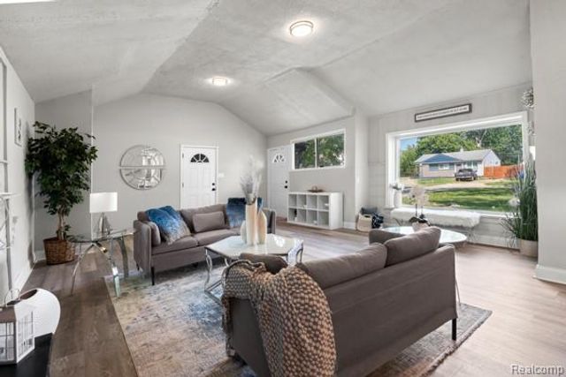 23819 Wellington Avenue, Warren, MI 48089