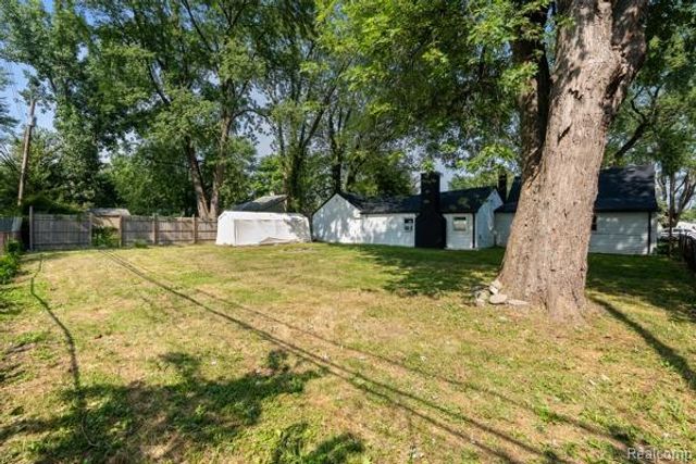 23819 Wellington Avenue, Warren, MI 48089