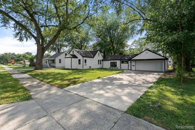 23819 Wellington Avenue, Warren, MI 48089