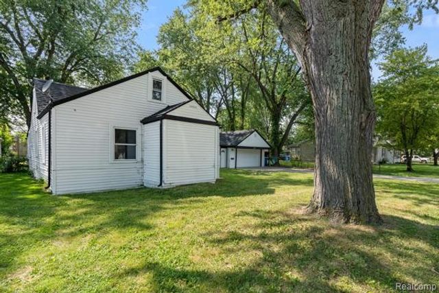 23819 Wellington Avenue, Warren, MI 48089