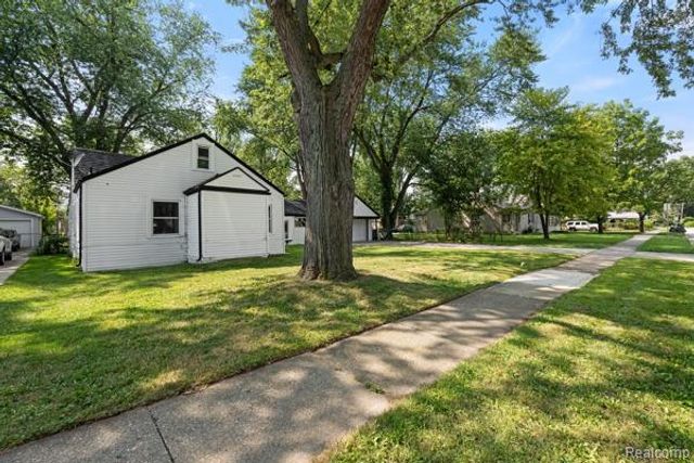 23819 Wellington Avenue, Warren, MI 48089