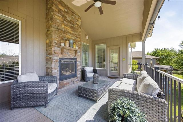 24139 W 124th Terrace, Olathe, KS 66061