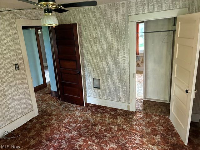 12327 N Palmyra Road, North Jackson, OH 44451