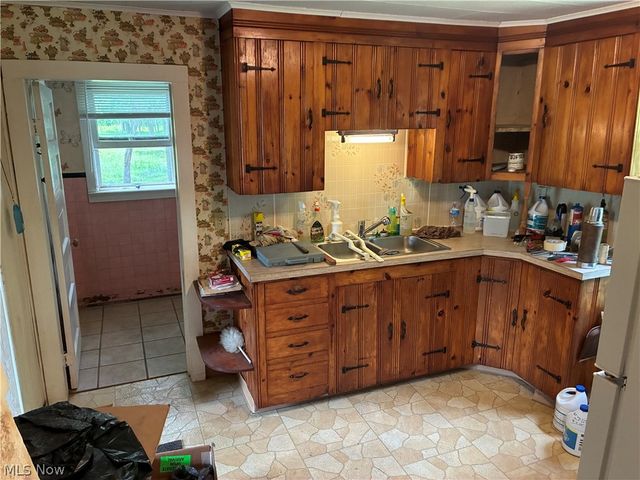12327 N Palmyra Road, North Jackson, OH 44451
