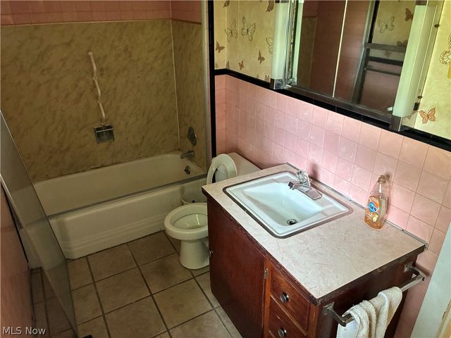 12327 N Palmyra Road, North Jackson, OH 44451