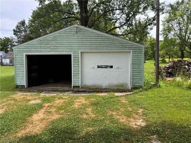 12327 N Palmyra Road, North Jackson, OH 44451