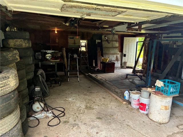 12327 N Palmyra Road, North Jackson, OH 44451