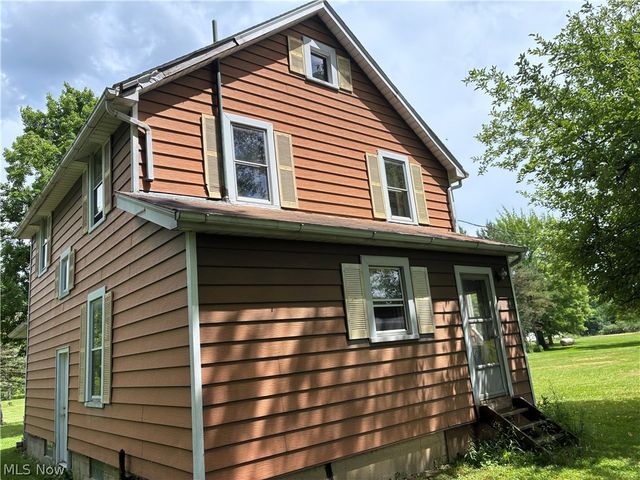 12327 N Palmyra Road, North Jackson, OH 44451