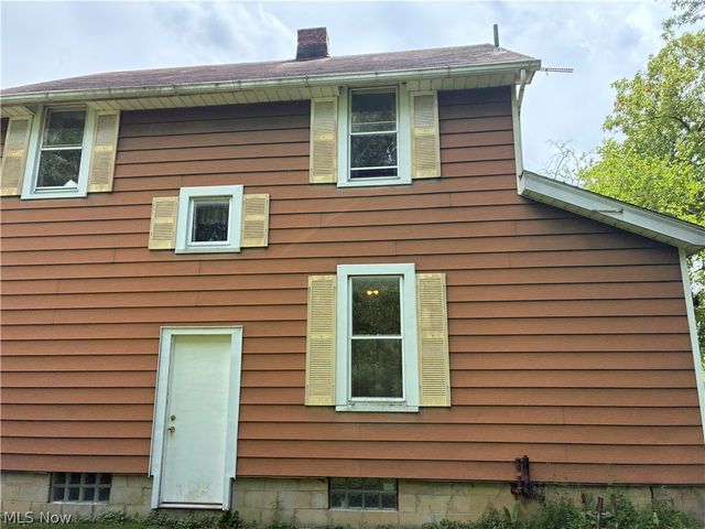 12327 N Palmyra Road, North Jackson, OH 44451