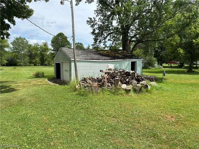 12327 N Palmyra Road, North Jackson, OH 44451