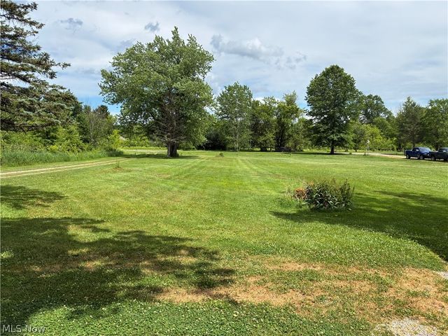 12327 N Palmyra Road, North Jackson, OH 44451