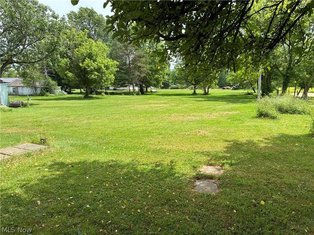 12327 N Palmyra Road, North Jackson, OH 44451