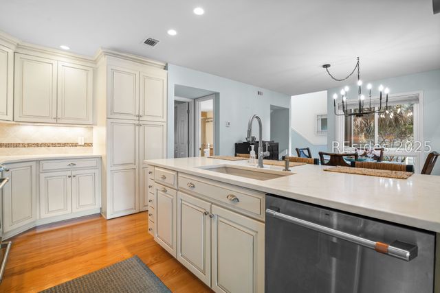 59 Carnoustie Rd Apt 242, Hilton Head Island, SC 29928