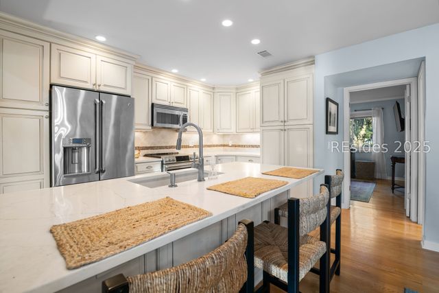 59 Carnoustie Rd Apt 242, Hilton Head Island, SC 29928