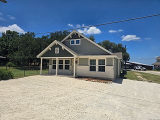 1071 SKYLINE DR, Canyon Lake, TX 78133