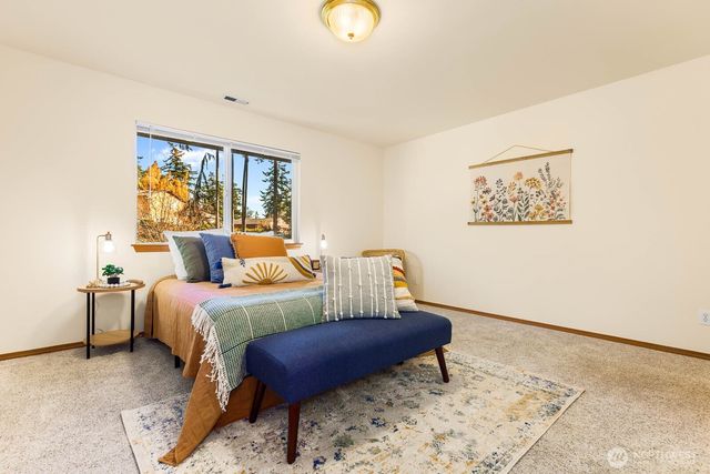 510 SW Regency Drive, Oak Harbor, WA 98277