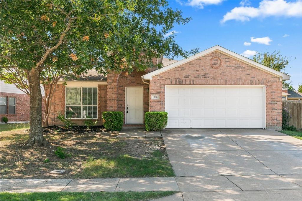 10745 Kittering Trail, Fort Worth, TX 76052