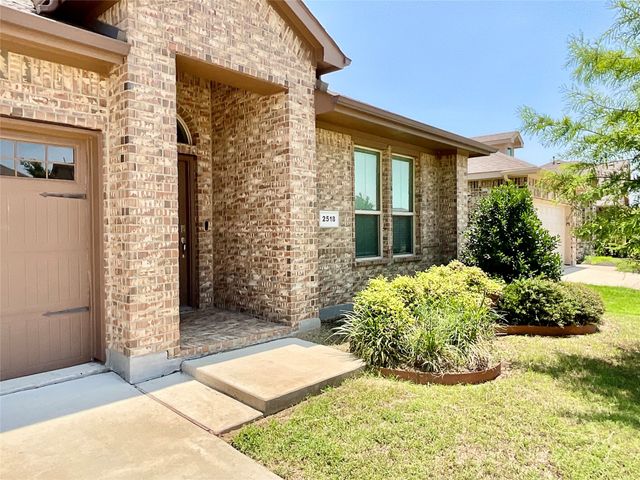 2518 Lavender Lane, Glenn Heights, TX 75154