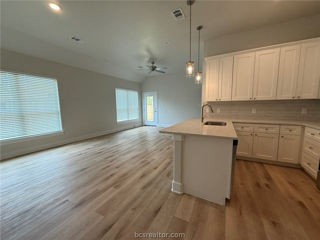 4107 Laura Lane, Bryan, TX 77803