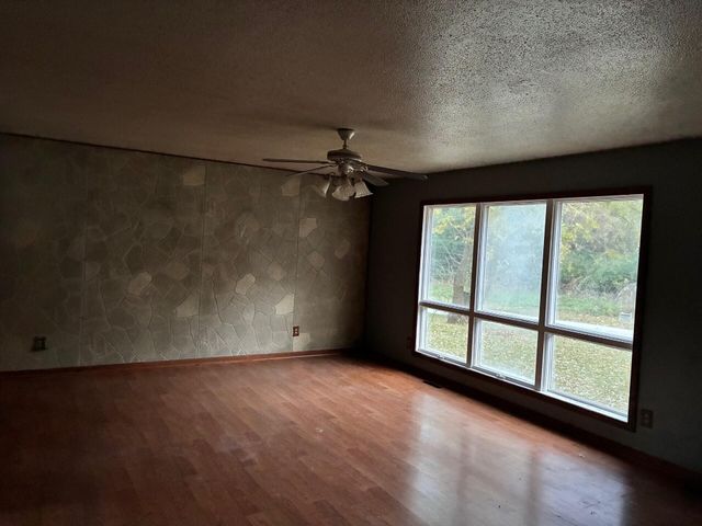 240 E 625 S, North Judson, IN 46366