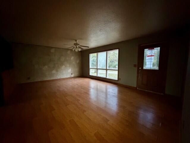 240 E 625 S, North Judson, IN 46366