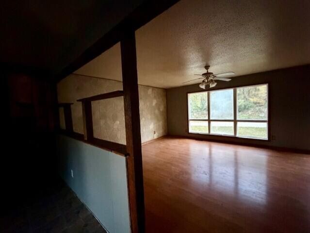 240 E 625 S, North Judson, IN 46366