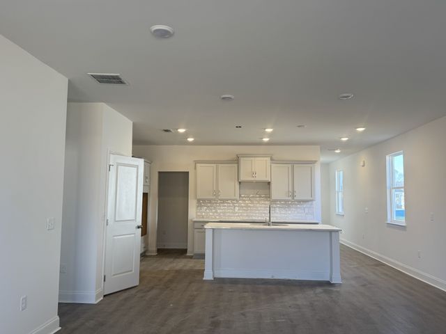 129 Dahlia Dr, La Vergne, TN 37086