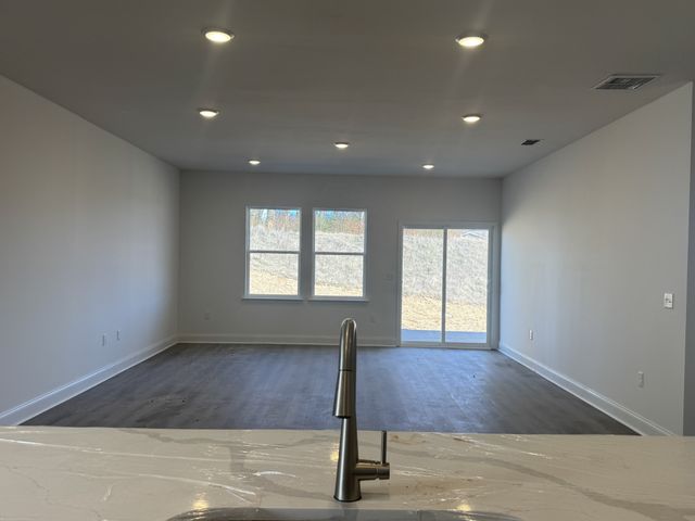 129 Dahlia Dr, La Vergne, TN 37086