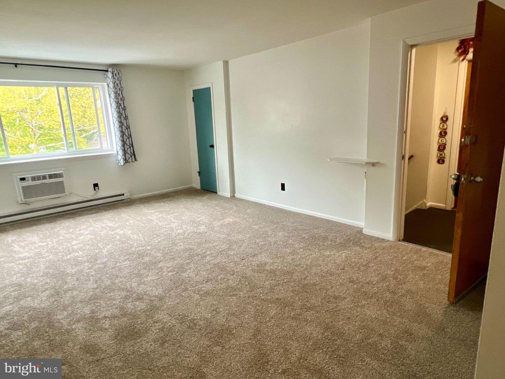 447 N PINE ST #D-4, ROYERSFORD, PA 19468 — photo 3