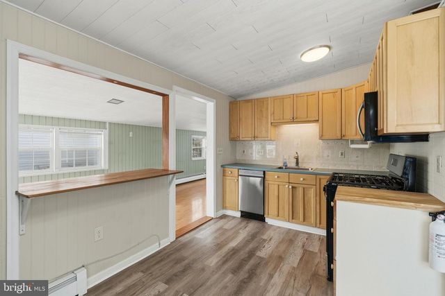 40 DADDY TUCKER, Little Egg Harbor Twp, NJ 08087