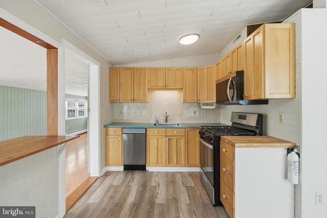 40 DADDY TUCKER, Little Egg Harbor Twp, NJ 08087