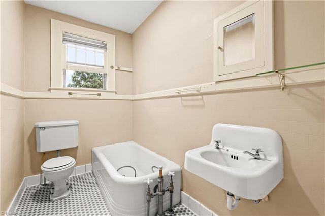 702 Granville Drive SW, Winston-salem, NC 27101