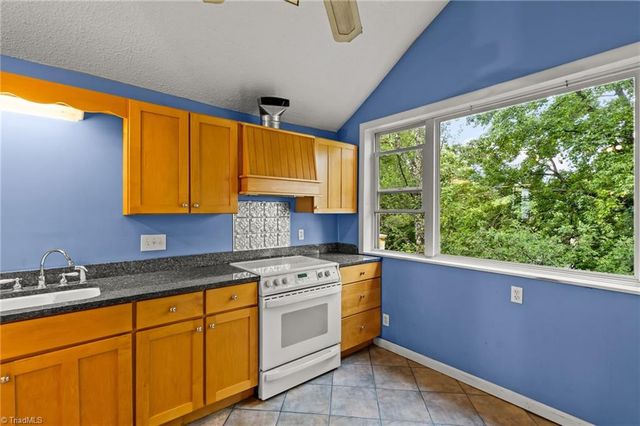 702 Granville Drive SW, Winston-salem, NC 27101