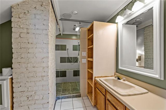 702 Granville Drive SW, Winston-salem, NC 27101