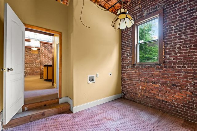 702 Granville Drive SW, Winston-salem, NC 27101