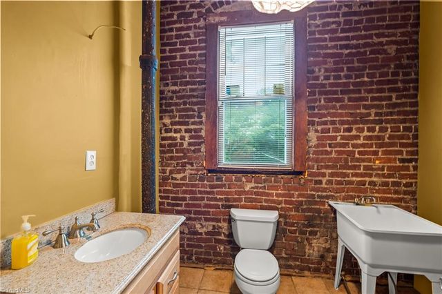 702 Granville Drive SW, Winston-salem, NC 27101
