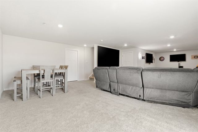301 Saint Michael Way, Findlay Twp, PA 15126