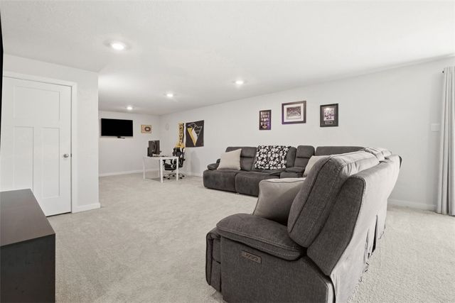 301 Saint Michael Way, Findlay Twp, PA 15126