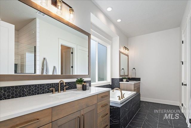 2843 W Three Lakes Dr., Meridian, ID 83646