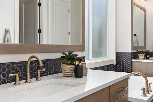 2843 W Three Lakes Dr., Meridian, ID 83646