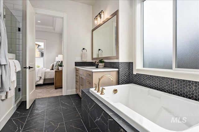 2843 W Three Lakes Dr., Meridian, ID 83646