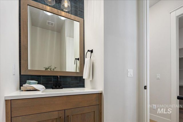 2843 W Three Lakes Dr., Meridian, ID 83646